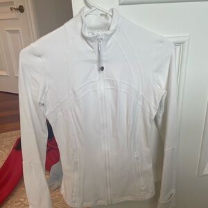 Lululemon White Ski Jacket with High Collar and Fitted Silhouette